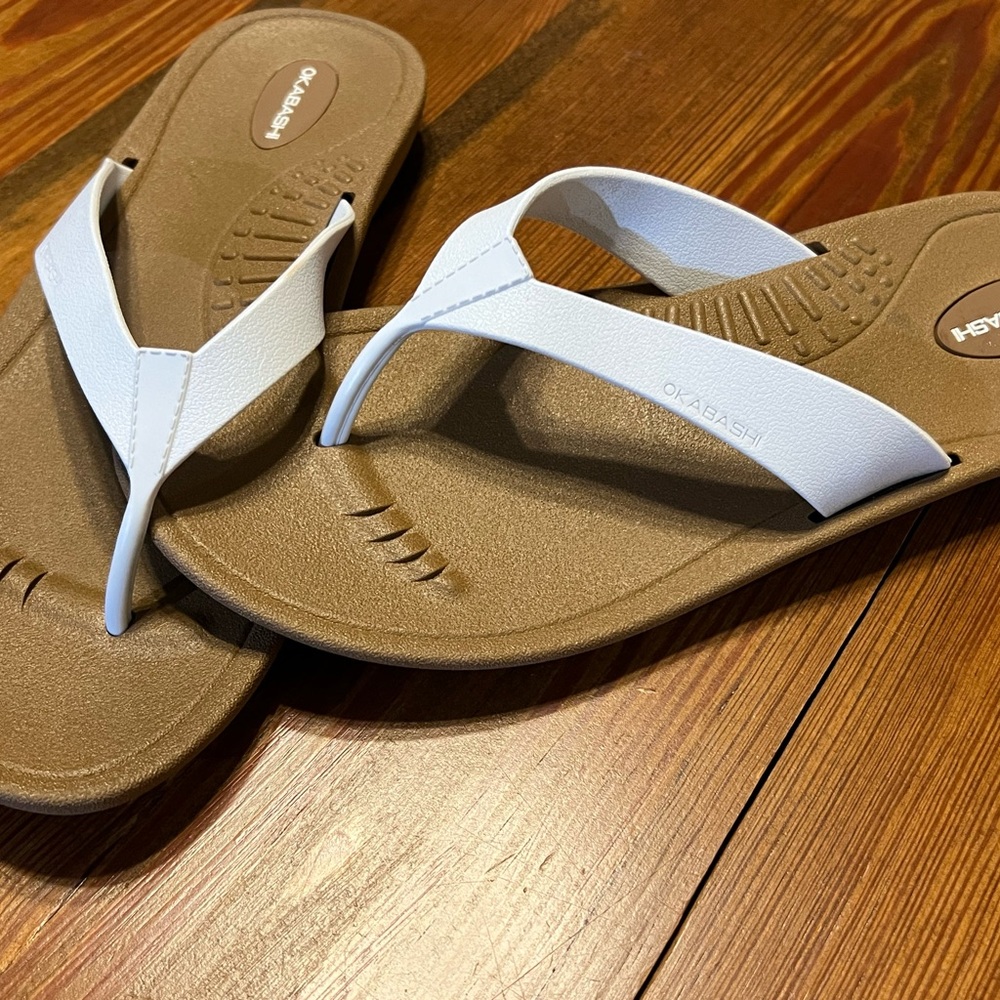 Okabashi Breeze Women's Flip Flops-
Toffee/White-L‎